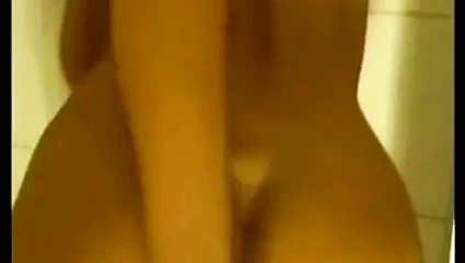 Duşta mükemmel bayan