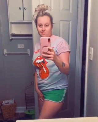 Osururken işemesin diye kendini tutmak zorunda kaldı