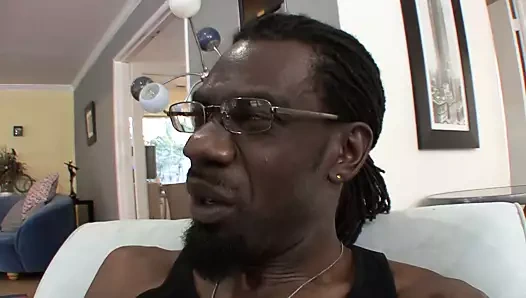 Tatlı alır çivilenmiş üzerinde the kanepe tarafından bir siyah iri parça doggystyle