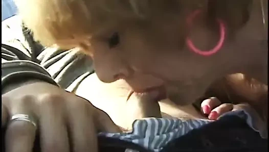 Kızıl saçlı anneanne becerdin ve hunk