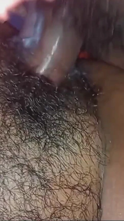 Baldızın battaniyenin içinde sert seksi | Klip 2