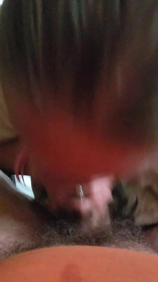 Yaşlı kadın benim sikimde şehre gidiyor