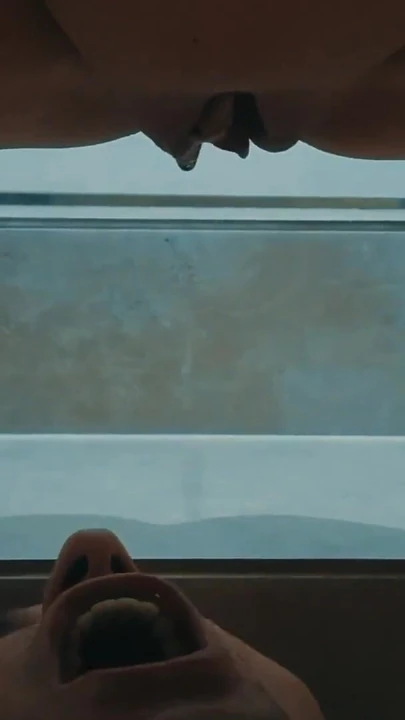 Uzun sabah kölenin ağzına işiyor, insan tuvalet kölesi | Klip 1