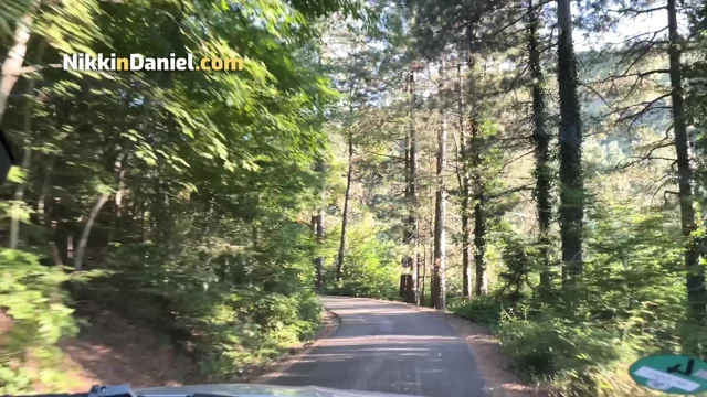 Seksi bir kızla ateşli randevu vahşi araba kaputunda seksle sona erdi