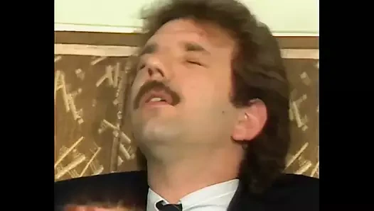 İki amatör olgun arkadaşlarıyla oynuyor