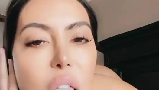 Lela Star ters kovboy kız pozisyonunda büyük zenci yarağına biniyor