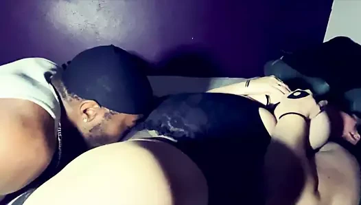 siyah kral dilini sulu sam'in nefis kedi içinde kaydırır