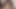 Genç seksi bir adam prezervatifle penisini sıvazlıyor ve yüksek sesle boşalıyor, prezervatifi spermiyle dolduruyor.