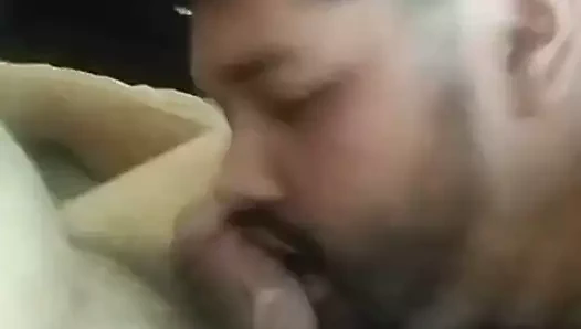 Asılı baba için itaatkar bir pislik olmam