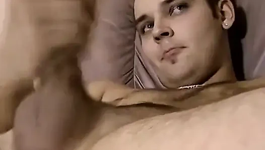 Heteroseksüel bir oğlanı emiyor