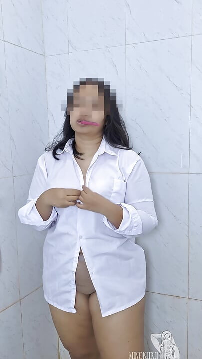 Tesettürlü kız öğrenci 18+ üniformasını çıkarıyor ve dersten sonra cildini porno yıldızı gibi yapmak için vücudunu temizliyor - minokiiko