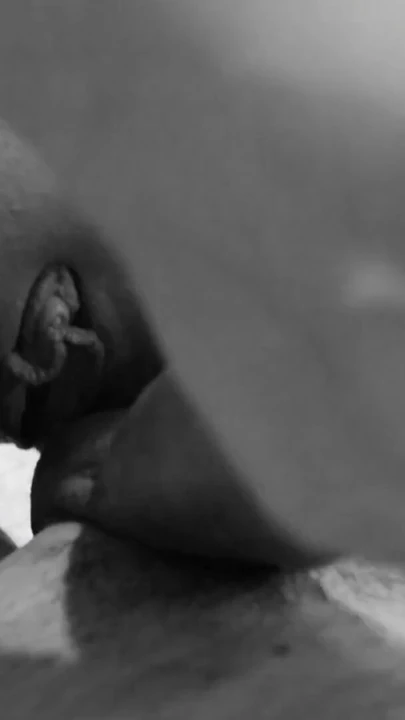 Ключевой момент из "Худая телочка ебется в пилотку стоя"