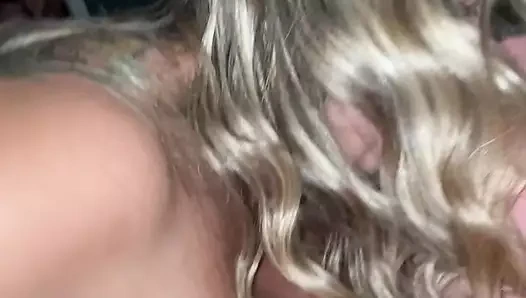 Evli İngiliz bbw sürtük koca koca sürmek ve ona diğer erkeklerin amını mahvetmesini ve onu bir karmaşa bırakmasını istediğini söylüyor