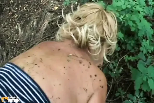 Büyük memeli nine ormanda bir adam tarafından amını siktiriyor bakış açısı tarzı