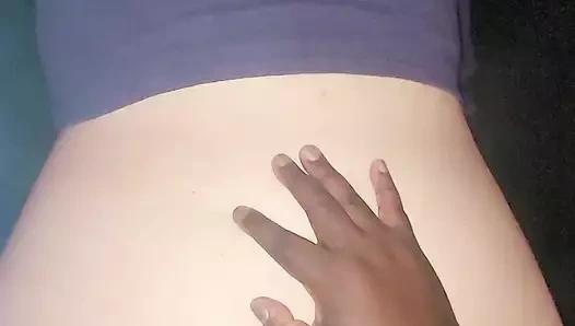 Küçük ikili olmayan femboyum karanlık ruhlar oyunları oynarken stres gidericim