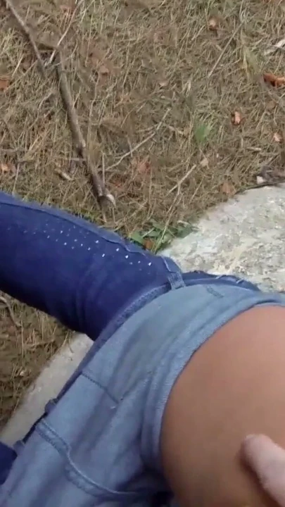 Sıcak Dar Amcık Şahane Güzel Sarışın MILF Turist Ormanda Eğlence İçin Yaşlı Bir Adam Tarafından Alınıp Sikiliyor | Bölüm 2