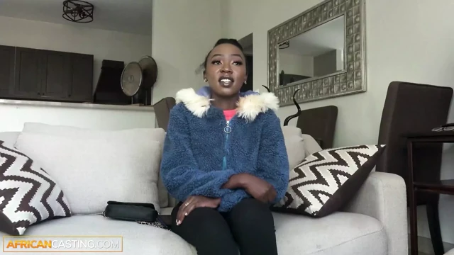 Minyon zenci acemi bir iş için her şeyi yapar - africancasting