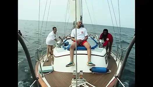 Denizciler meşgul oluyor