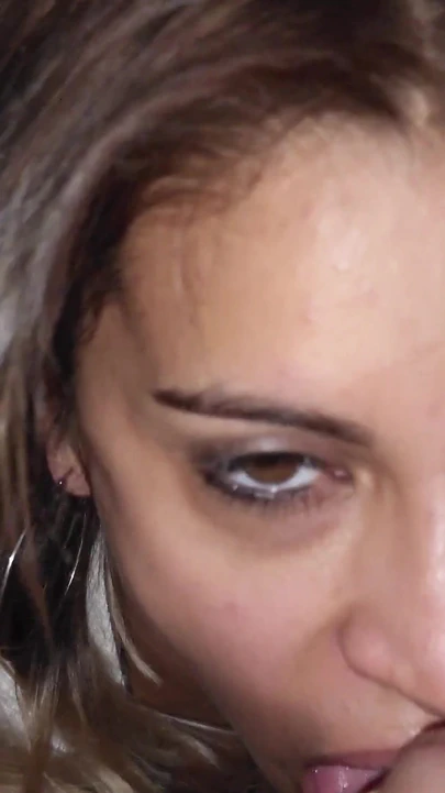 Çarşafların altında derin gırtlak