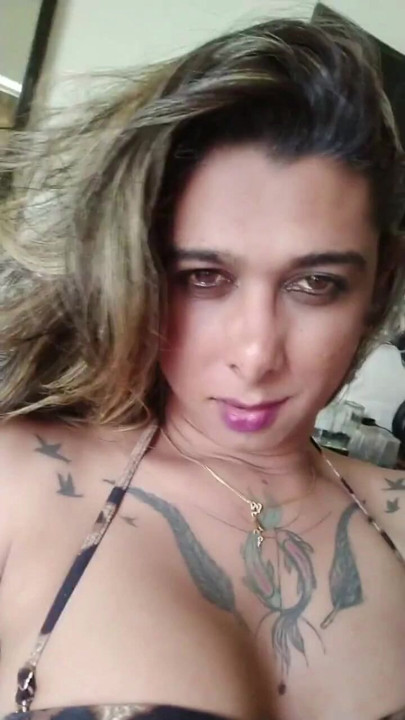 Ateşli Hintli transeksüel porno yıldızı ts sonu