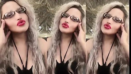 Findom Goaldigger tarafından klipe itaat etmeyi seven iyi kızlar için mükemmel kadın kılıklı bebeğimsin