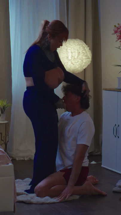 Dövmeli büyük memeli futanari anal