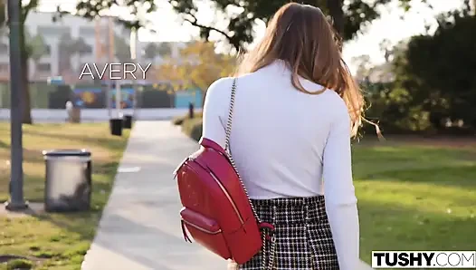 Tushy College anal seks ile çok daha iyi