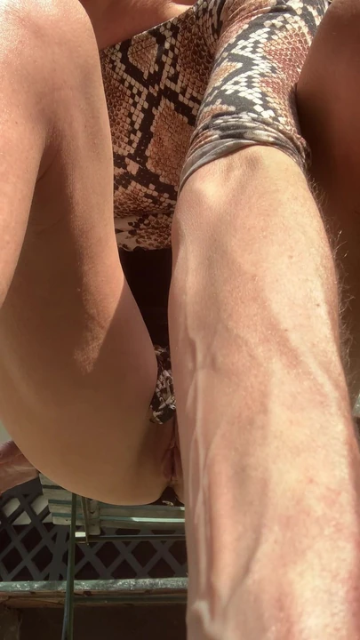 Засвет киски на улице