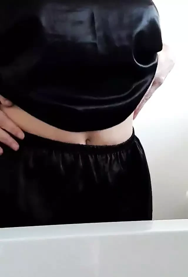 Sabah aynanın karşısında motive edici dans