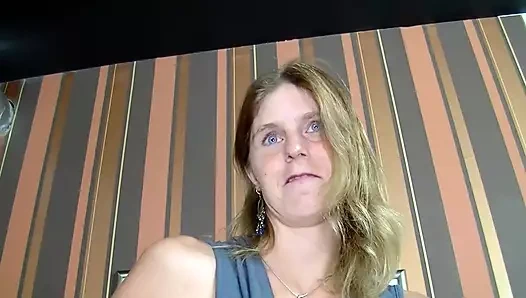 Amcığı seks oyuncağı tarafından genişletilirken tatmin oluyor - 4