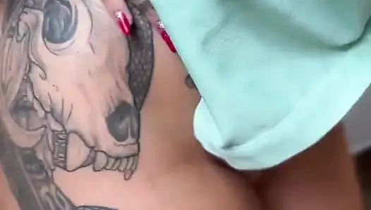 Büyük götlü Brezilyalı kız tüm dölleri yutuyor