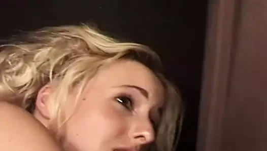 Bir dansçı müşterinin sert yarağının önünde direnemez