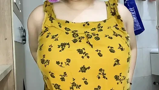 Bu kadın vibratörüyle oynamak çok eğlenceli