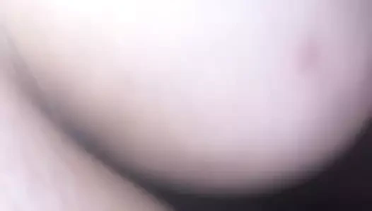 Büyük zenci yarağı göğüslerimin her yerinde