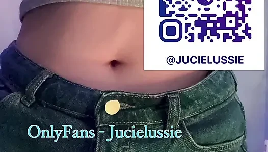 Jucielussie banyoda mastürbasyon yapıyor