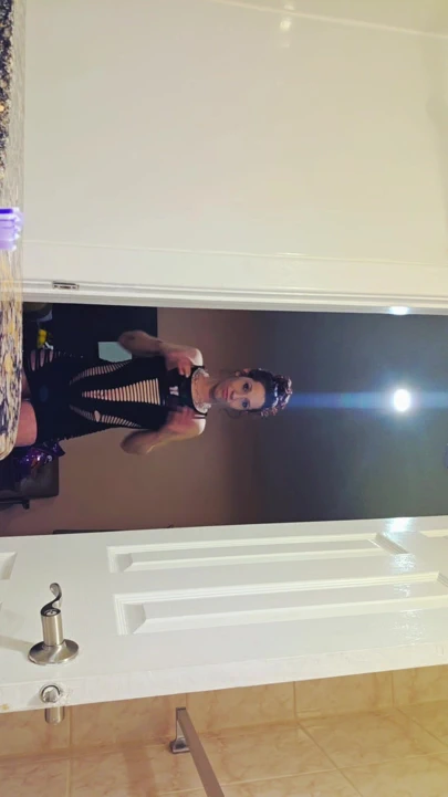 %100 azdırıyor. Bu orta yaşlı seksi kadın sikilebilir mi??