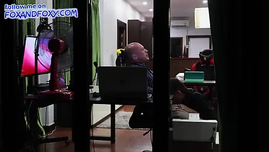 Sahte ofis: Nasıl harekete geçmek istediğini biliyor! İş arkadaşı pencereden emiyor ve ağzına boşaltıyor