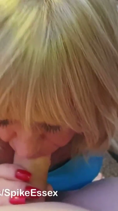 Sexy TGirl Pauline, Mike'in büyük sikine POV oral seks yapıyor | Clip 1