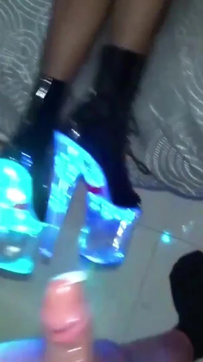 Обязательный для обмена момент из "Групповой секс юной студентки с худенькими молодыми на Приватной вечеринке"