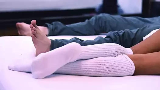 Üvey anne ve üvey oğlunun arkadaşı parkta.