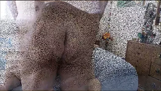 Koridorda ve büyükannenin kıçında