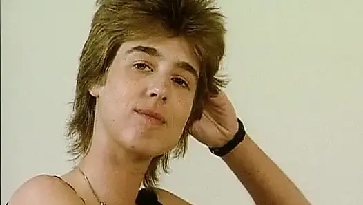 Almanya'dan bu amatör kız oyuncu seçmelerinde vücudunu göstermeyi seviyor