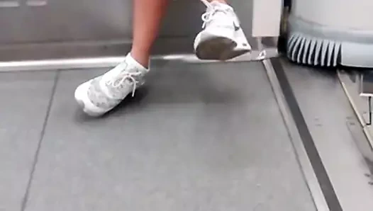 Seksi koreli kadının bacakları....