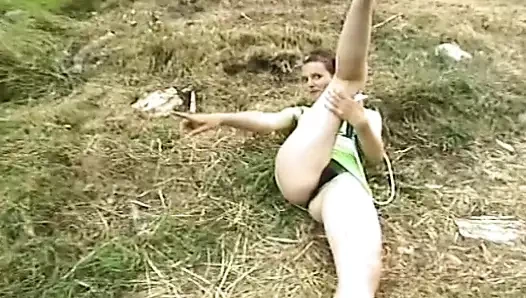 Fransız seksi bayan bakış açısıyla iki yarağı memnun ediyor