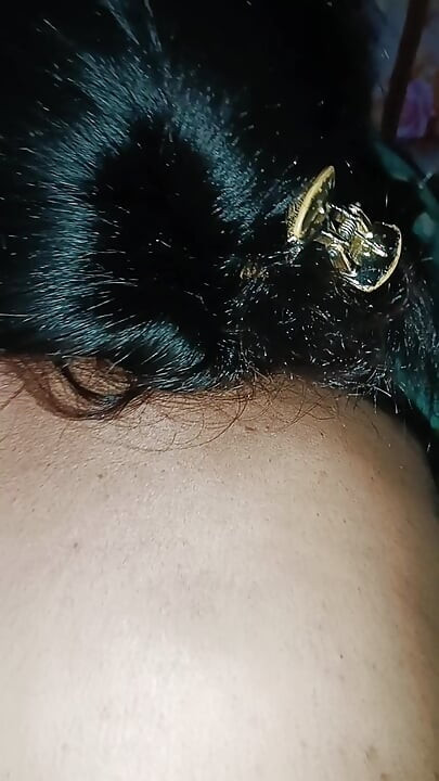 Hintli ritu mujhe bs lund se matlab hai diyor. Gerçek seksi konuşma için kulaklık kullanın