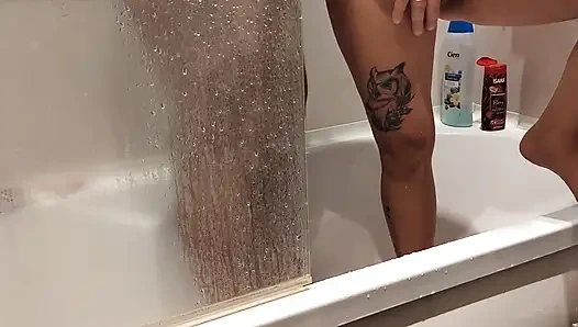 Duşta karşılıklı mastürbasyon