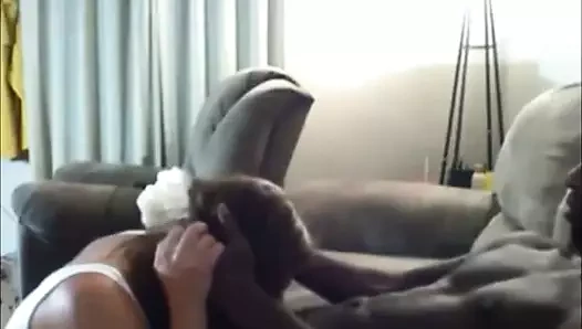 karısı emme üzerinde bir siyah horoz