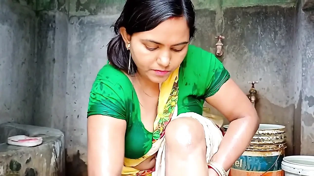 Bathroom muslim hijabi biwi and uski step-mom ki maast threesome gaand chudai clear bangla audio