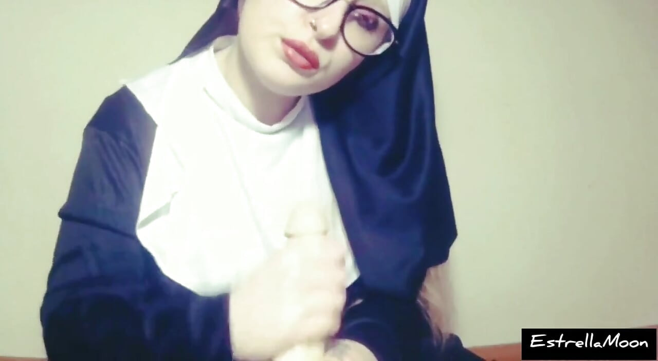 Rahibe sana elle muamele çekiyor