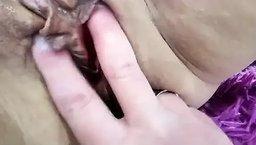 Güzel olgun evli Moskovalı bayanın en seksi kaygan amıyla sert oyunlar.!. ))